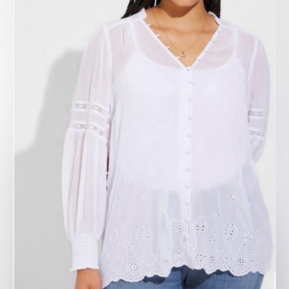 Torrid Chiffon Blouse in White with Eyelet Embroidery. Size 1X. - Picture 4 of 8